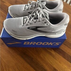 Brooks Men's Ghost 15 Athletic Shoes - Light Gray